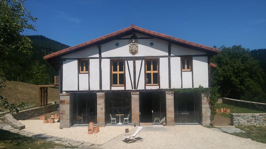 Izal Landetxea Pension Bergara Buitenkant foto